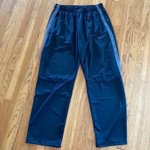 NEW Nike Sweatpants & Joggers